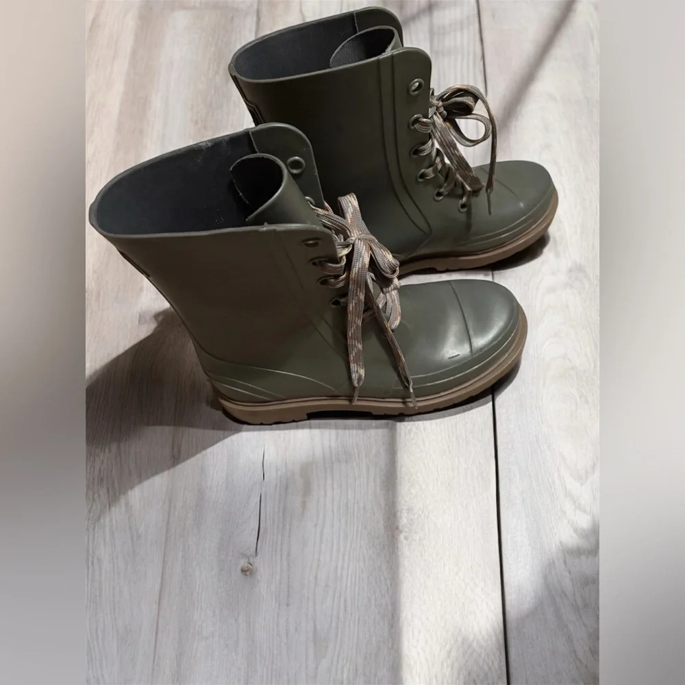 LIKE NEW COUGAR Women's Sage Green Rain Boots - Picture 7 of 8